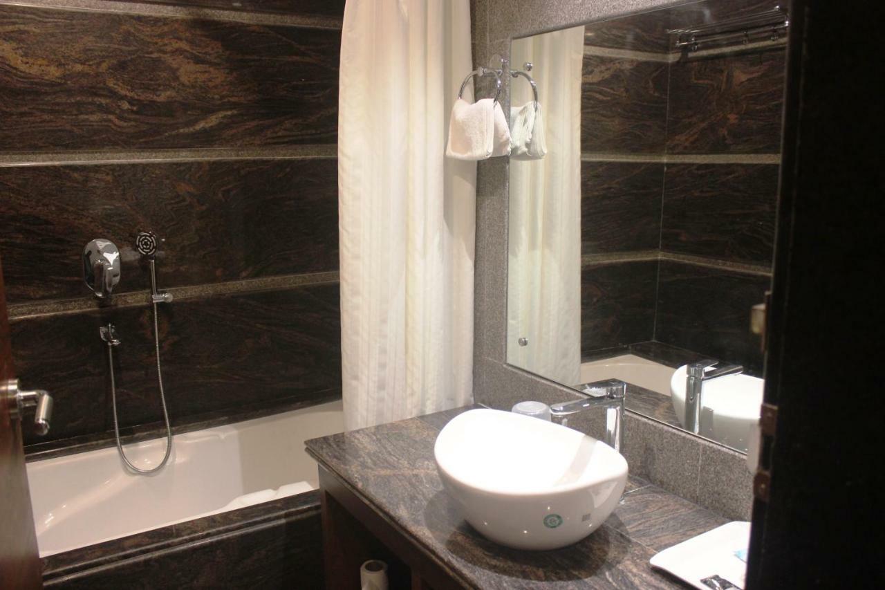 Hotel Simla Siliguri Ngoại thất bức ảnh